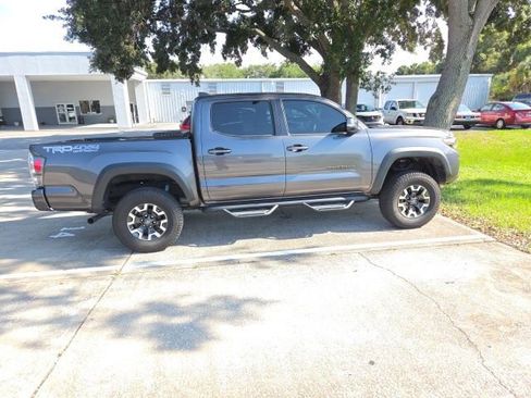 Used 2021 Toyota Tacoma TRD Off-Road w/ Technology Package AWD/4WD image 6