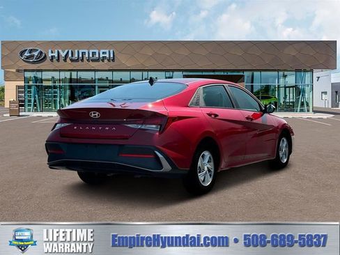 New 2025 Hyundai Elantra SE image 7