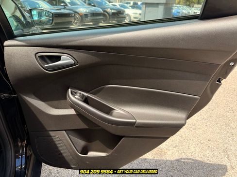 Used 2018 Ford Focus SE FWD image 28