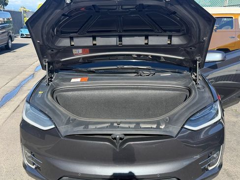 Used 2018 Tesla Model X 75D AWD/4WD image 16