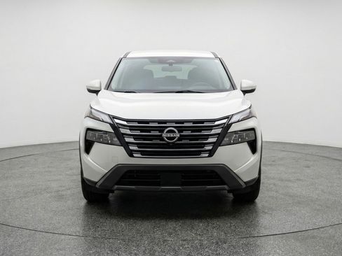 Used 2025 Nissan Rogue SV AWD/4WD image 2