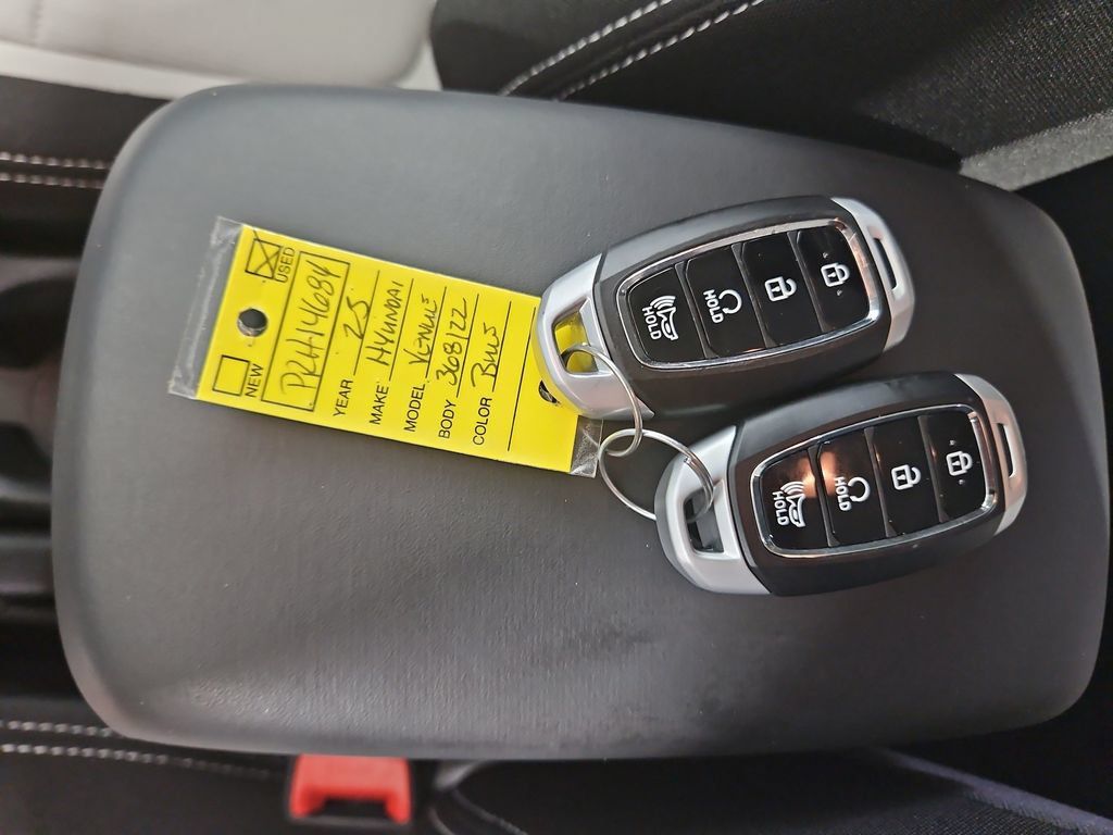 Certified 2025 Hyundai Venue SEL FWD image 30