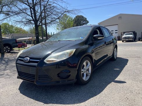 Used 2014 Ford Focus SE FWD image 4