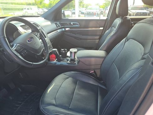 Used 2018 Ford Explorer Limited w/ Ford Safe & Smart Package FWD image 5
