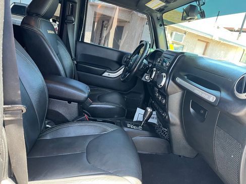Used 2015 Jeep Wrangler Unlimited Sahara w/ Connectivity Group AWD/4WD image 28