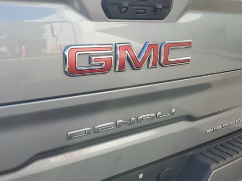 Used 2023 GMC Sierra 1500 Denali w/ Technology Package image 12