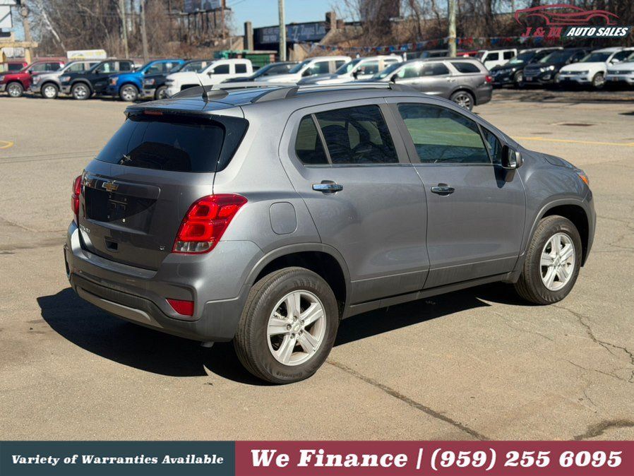 Used 2020 Chevrolet Trax LT w/ LT Convenience Package AWD/4WD image 4