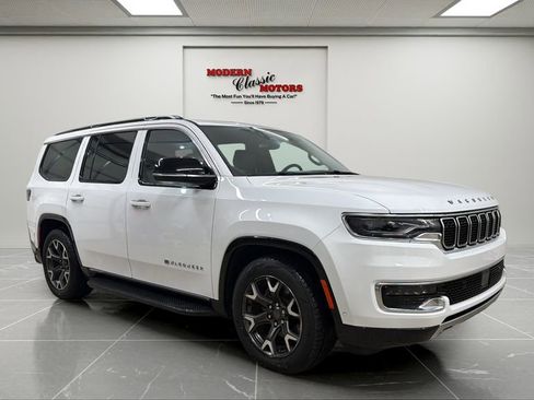 Used 2024 Jeep Wagoneer Series III AWD/4WD image 1