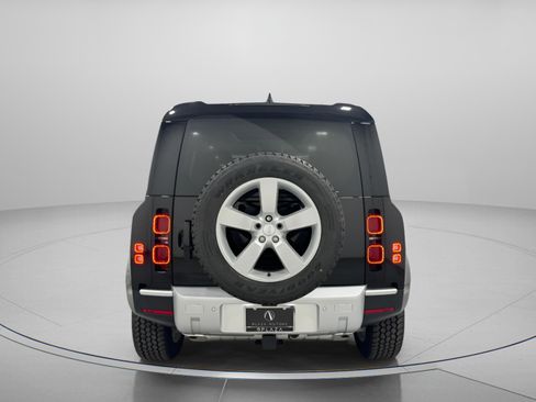 Used 2025 Land Rover Defender 110 S image 4