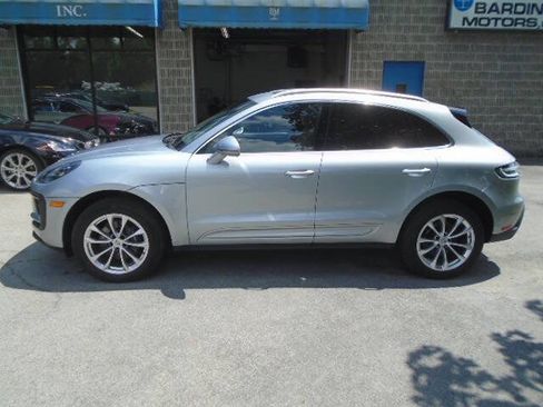 Used 2023 Porsche Macan w/ Driver Memory Package AWD/4WD image 8