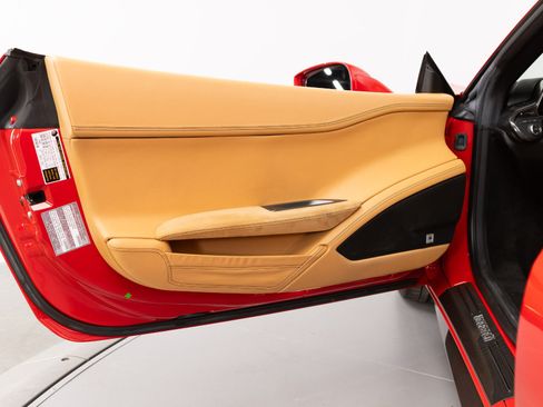 Used 2014 Ferrari 458 Spider RWD image 49