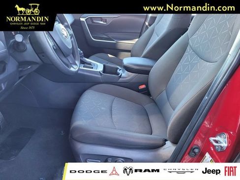 Used 2025 Toyota RAV4 XLE FWD image 16