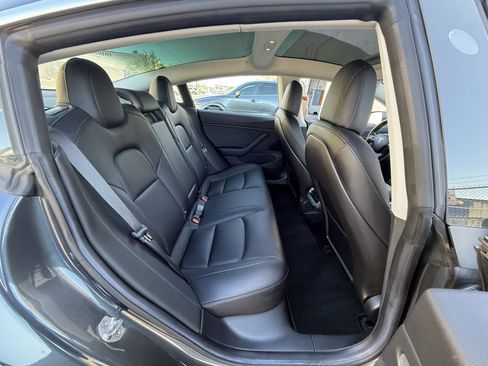 Used 2018 Tesla Model 3 Long Range RWD image 16