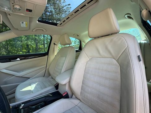 Used 2014 Volkswagen Passat TDI SEL Premium image 12