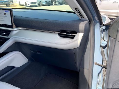 Certified 2025 Ford Explorer Active w/ Active Comfort Package image 19