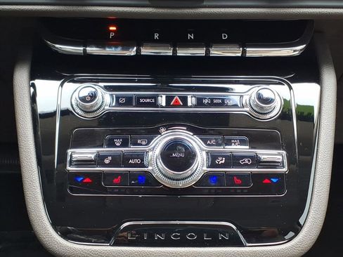 Certified 2022 Lincoln Corsair Standard w/ Equipment Group 101A image 26