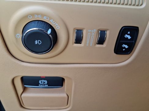 Used 2022 Jeep Grand Wagoneer Series III AWD/4WD image 27