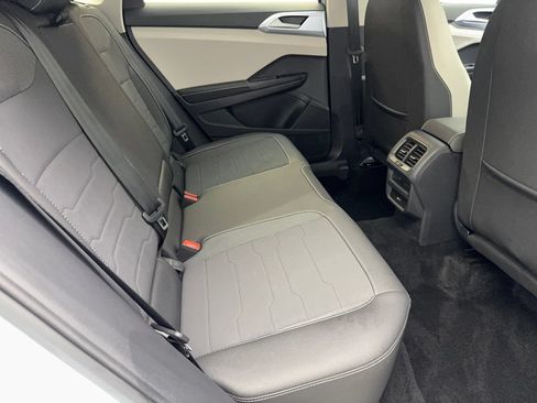 Used 2025 Volkswagen Taos SE FWD image 40