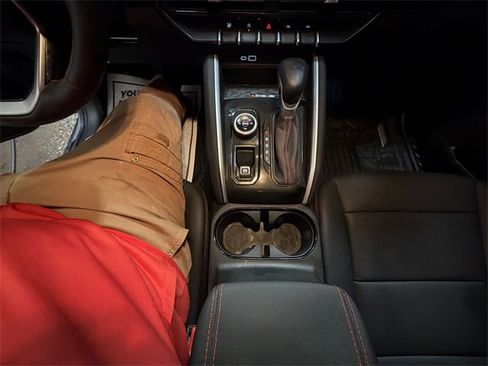 Used 2024 Chevrolet Colorado Z71 w/ LPO, Dark Essentials Package image 21