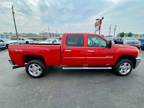 Used 2014 Chevrolet Silverado 2500 LT w/ Custom Sport Truck Package AWD/4WD image 7