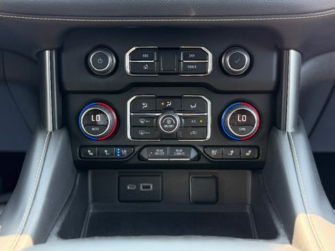 Used 2022 Chevrolet Tahoe Premier AWD/4WD image 14