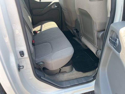 Used 2013 Nissan Frontier SV AWD/4WD image 28