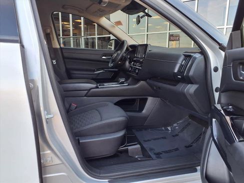 Used 2022 Nissan Pathfinder S image 21