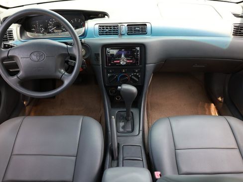 Used 2000 Toyota Camry LE FWD image 2