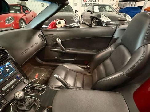 Used 2008 Chevrolet Corvette Convertible w/ Preferred Equipment Group RWD image 28