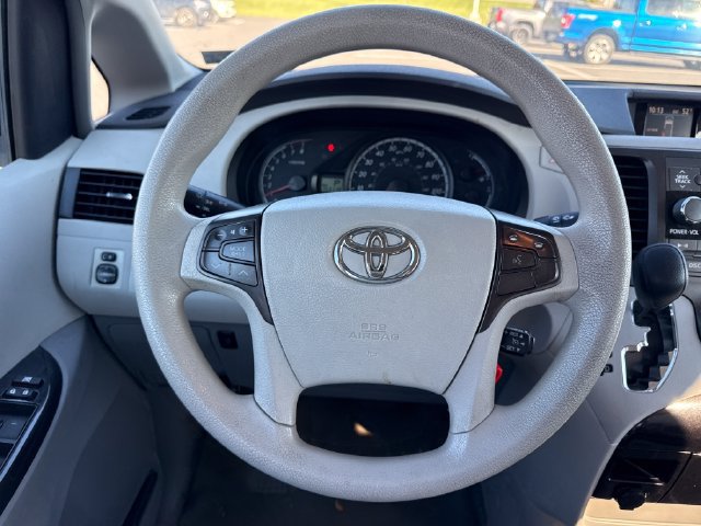Used 2011 Toyota Sienna LE FWD image 19