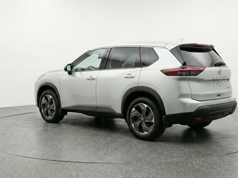 Used 2025 Nissan Rogue SV image 6