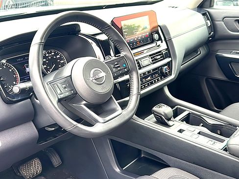 Used 2025 Nissan Pathfinder SV FWD image 12