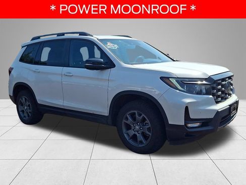Used 2025 Honda Passport TrailSport image 3