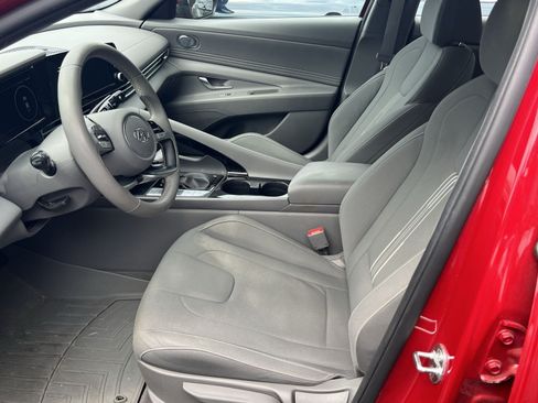 Used 2022 Hyundai Elantra SEL w/ Convenience Package FWD image 10