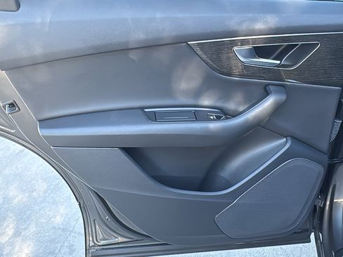 Used 2025 Audi Q7 3.0T Premium w/ Convenience Package image 16