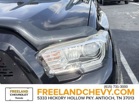 Used 2018 Toyota Tacoma TRD Off-Road image 7