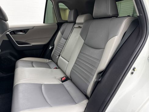 Used 2019 Toyota RAV4 XLE Premium image 32