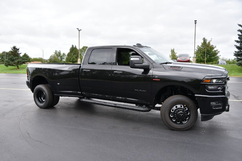 New 2026 RAM 3500 Big Horn AWD/4WD image 7