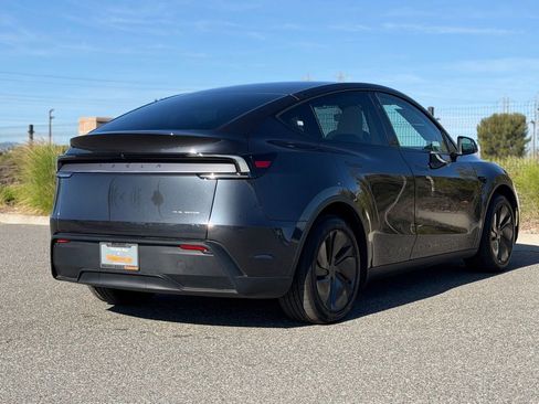 Used 2026 Tesla Model Y Long Range image 8