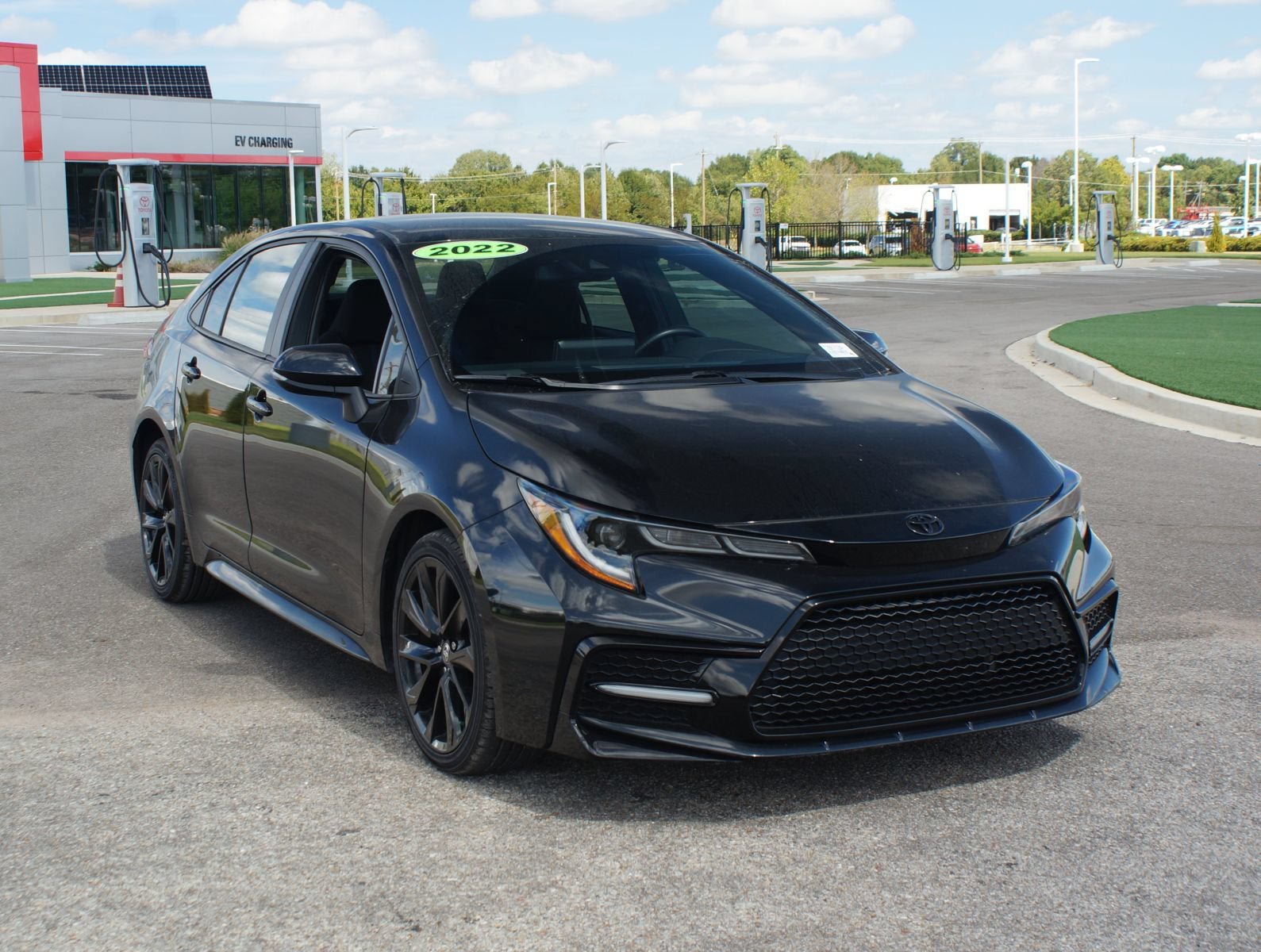 Used 2022 Toyota Corolla SE w/ Carpet Mat Package (TMS) FWD image 2