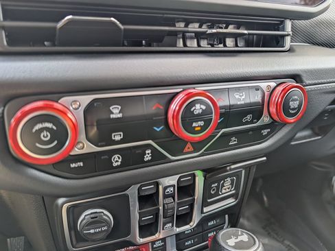 Used 2024 Jeep Wrangler Unlimited Rubicon AWD/4WD image 21