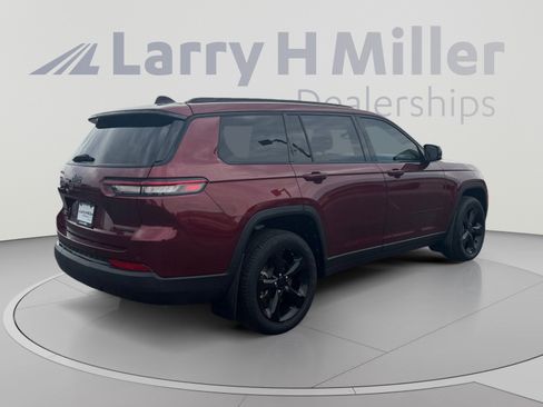 Certified 2022 Jeep Grand Cherokee L Limited w/ Black Appearance Package AWD/4WD image 5