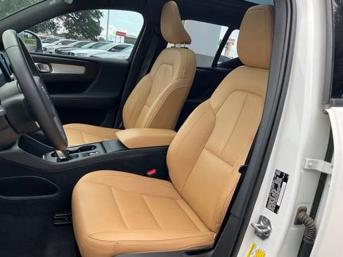 Used 2020 Volvo XC40 T5 Momentum w/ Protection Package Premier AWD/4WD image 12