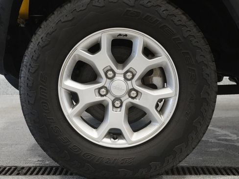 Used 2021 Jeep Wrangler Sport image 9