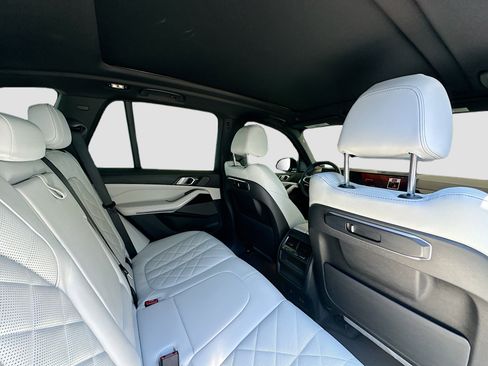 Used 2024 BMW X5 sDrive40i w/ M Sport Package RWD image 25