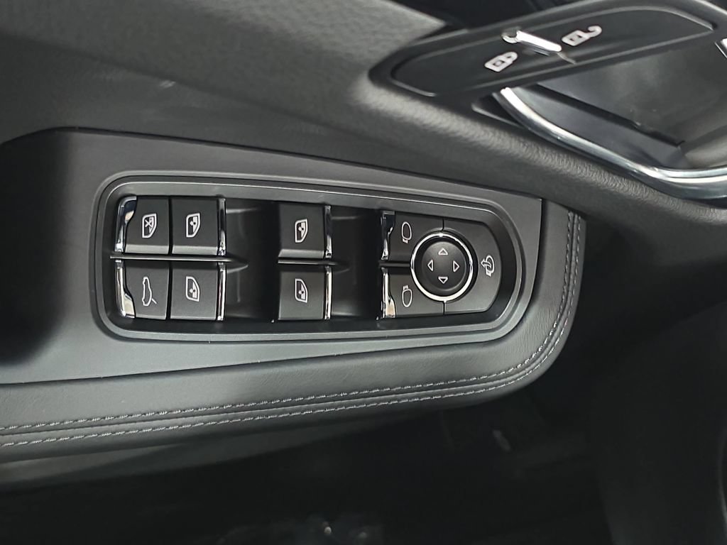 Certified 2026 Porsche Macan AWD/4WD image 21