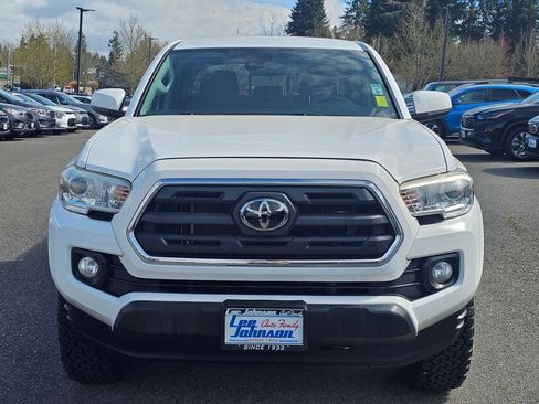 Used 2019 Toyota Tacoma SR5 RWD image 2