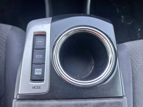 Used 2014 Toyota Prius V Five image 20