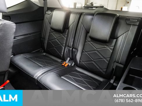 Used 2025 Volkswagen Atlas SE FWD image 19