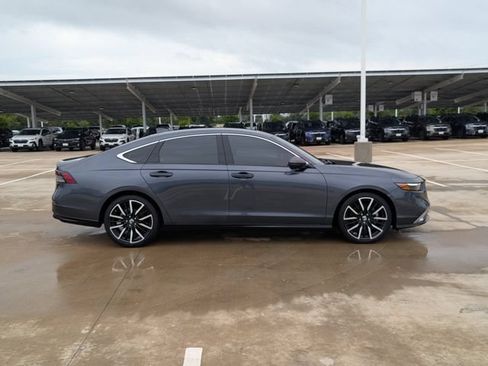 Used 2023 Honda Accord Touring image 6